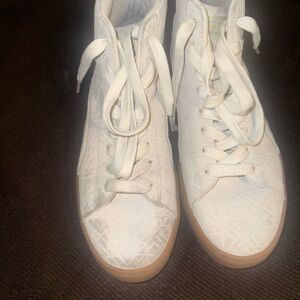 USED Puma Creamy White High-Top Sneakers